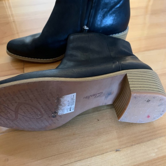 Clark’s Chic boots like new! - Picture 2 of 3